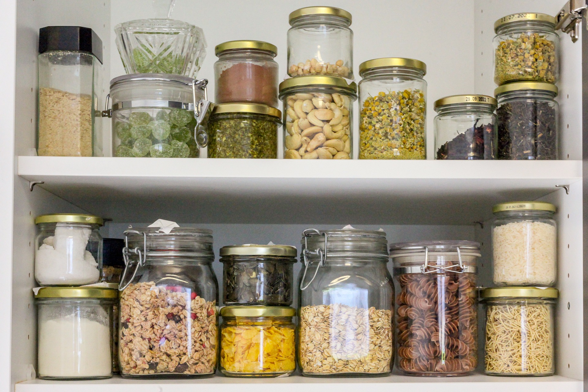 Top 5 Tricks for Better Storage in a Shared Kitchen